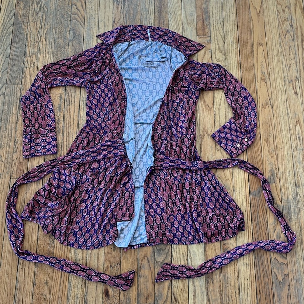Free People long sleeve lightweight top w tie closure